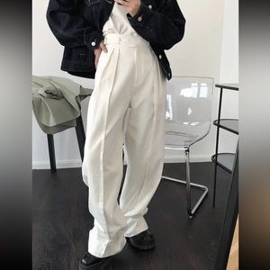 High waisted white trousers with buckle